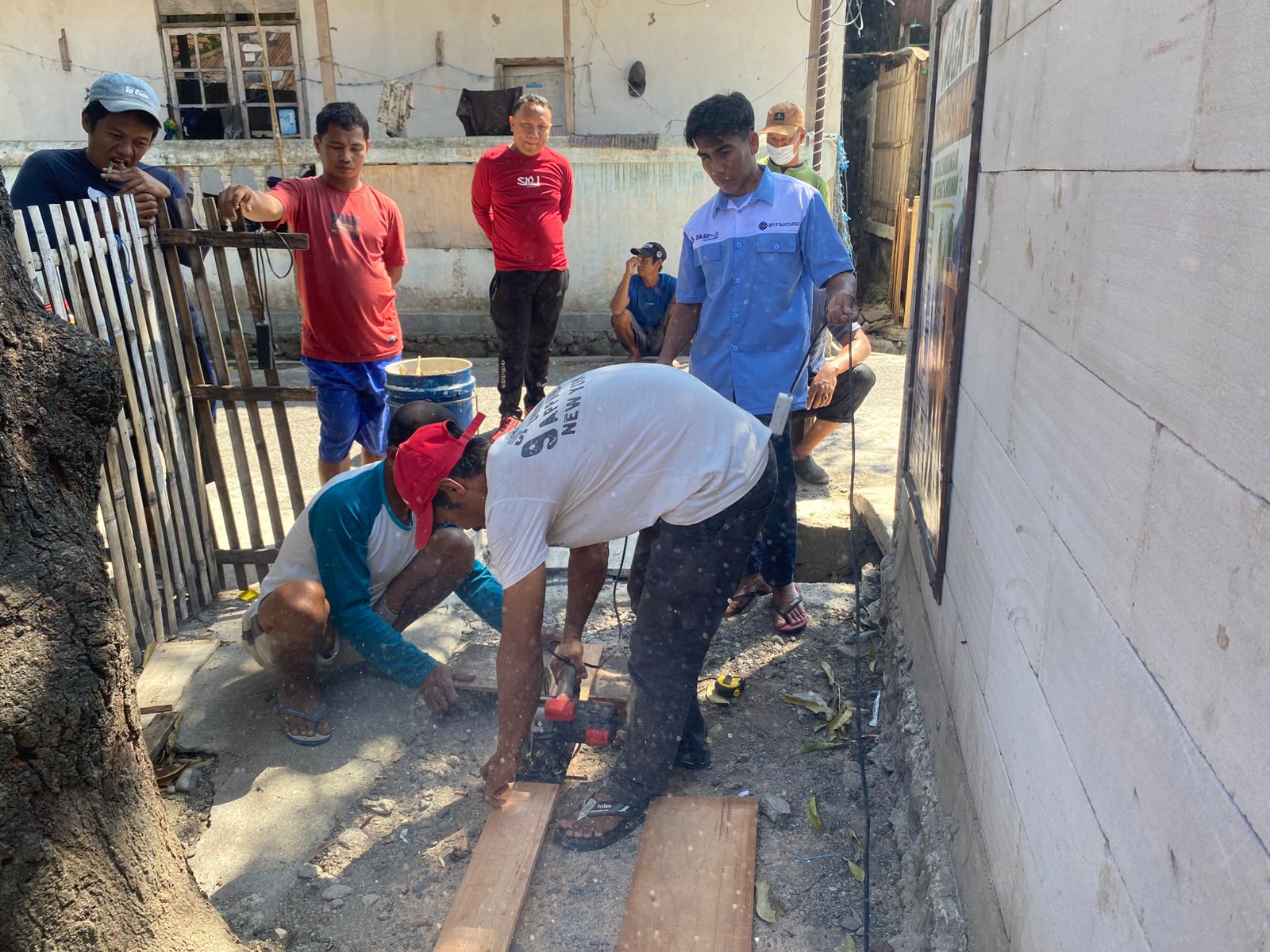 Hari Keempat Pelatihan Boat Fiber BPVP Bantaeng, Lurah Lembang Tinjau Langsung Proses Keterampilan Warga.